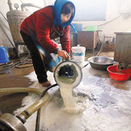奶業(yè)困局，路在何方？