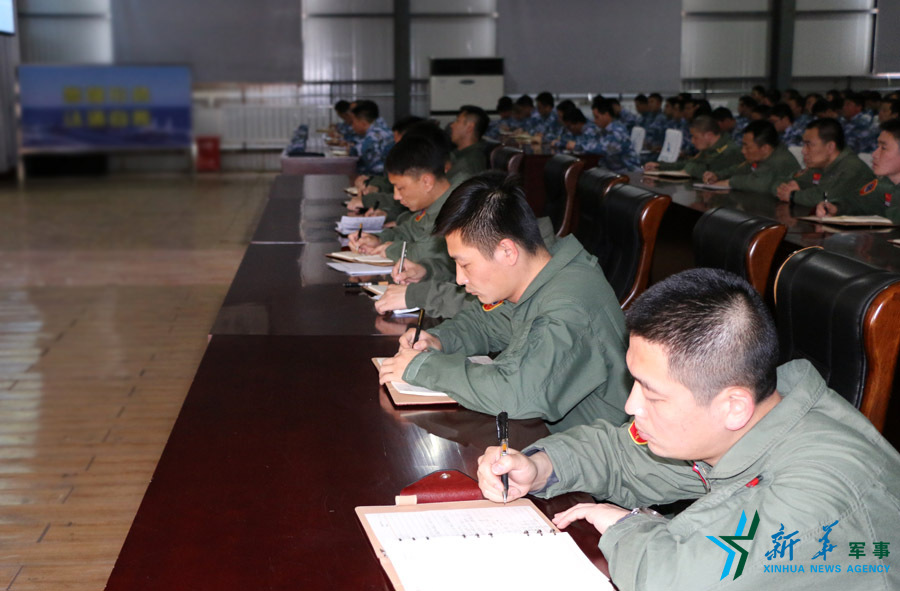 ↑資料圖片：張超參加部隊組織的《改革強軍主題教育》授課現(xiàn)場。