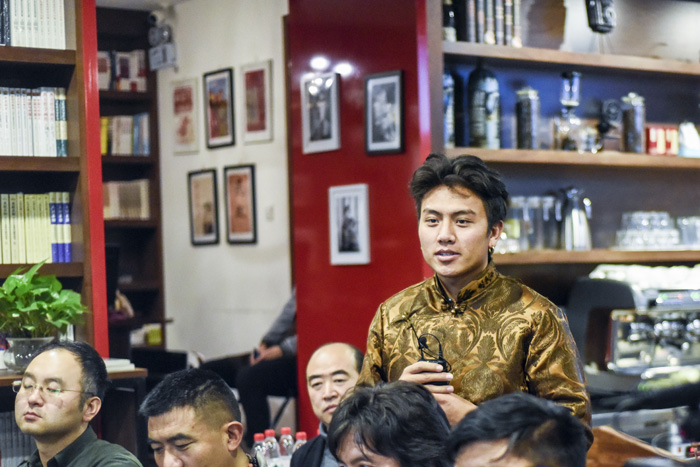 安久家族老八：我們的家族一直在做技藝的傳承，這是我們的使命，我們應(yīng)該承擔(dān)起來。希望能用我學(xué)到的知識(shí)，把我們家族的技藝推廣到更廣大的市場(chǎng)。