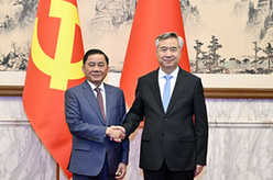 李希同越共中央政治局委員、中央書記處書記、中央檢查委員會主任陳錦繡舉行會談