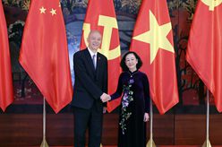 蔡奇同越共中央政治局委員、中央書記處常務(wù)書記張氏梅舉行會談