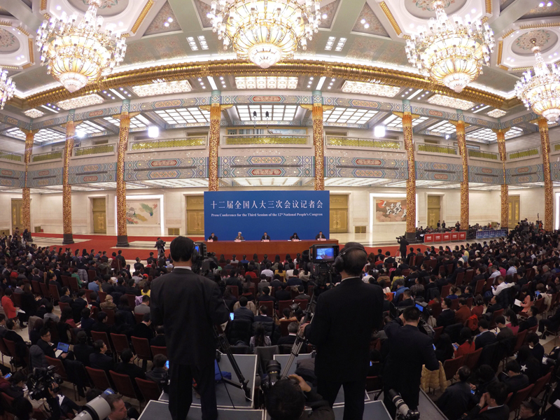 3月15日，國務(wù)院總理李克強在北京人民大會堂與中外記者見面，并回答記者提問。 新華社記者陳曄華攝