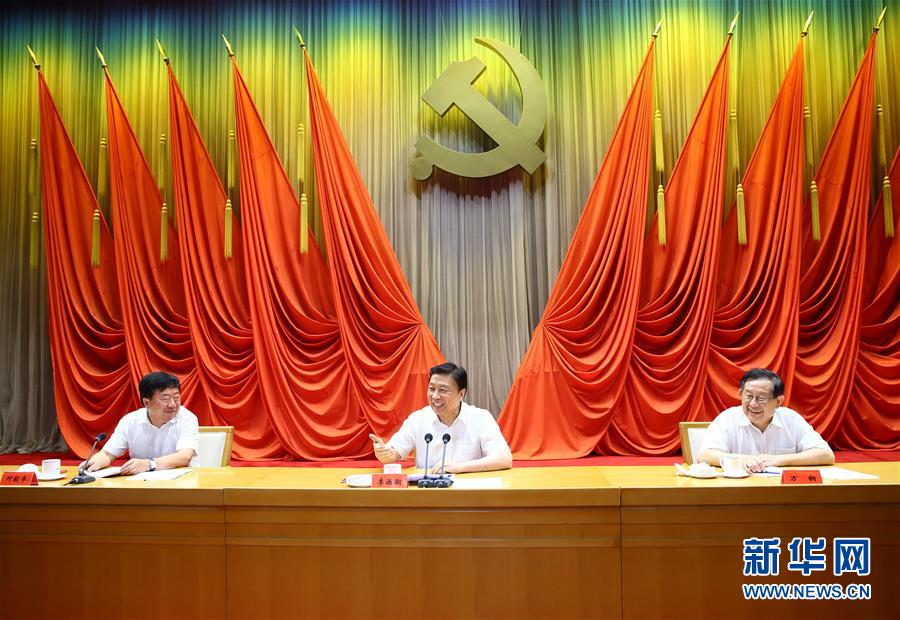 7月22日，中國科協(xié)和中央黨校聯(lián)合舉辦的科技領(lǐng)軍人才專題研修班在北京結(jié)業(yè)，中共中央政治局委員、國家副主席李源潮出席結(jié)業(yè)式并講話。新華社記者丁海濤攝