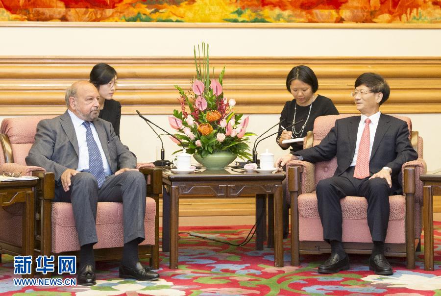 9月5日，中共中央政治局委員、中央政法委書(shū)記孟建柱在北京中南海會(huì)見(jiàn)國(guó)際法院院長(zhǎng)亞伯拉罕。 新華社記者 黃敬文 攝 