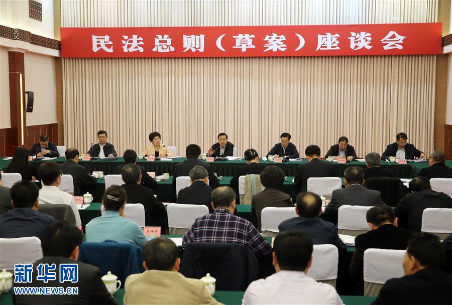 這是11月23日，張德江在成都主持召開座談會(huì)，11個(gè)?。▍^(qū)、市）人大常委會(huì)負(fù)責(zé)同志、部分全國人大代表、法律工作者及專家學(xué)者參加會(huì)議。新華社記者 劉衛(wèi)兵 攝 