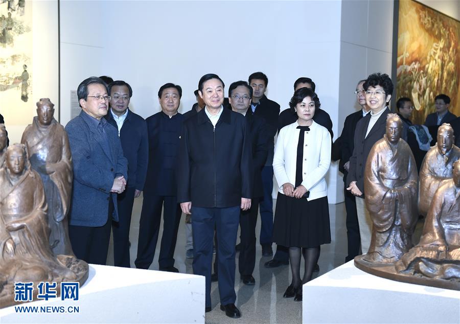 12月6日，中共中央政治局委員、中央書記處書記、中宣部部長劉奇葆在北京參觀中華文明歷史題材美術(shù)創(chuàng)作工程入選作品展覽。 新華社記者張領攝