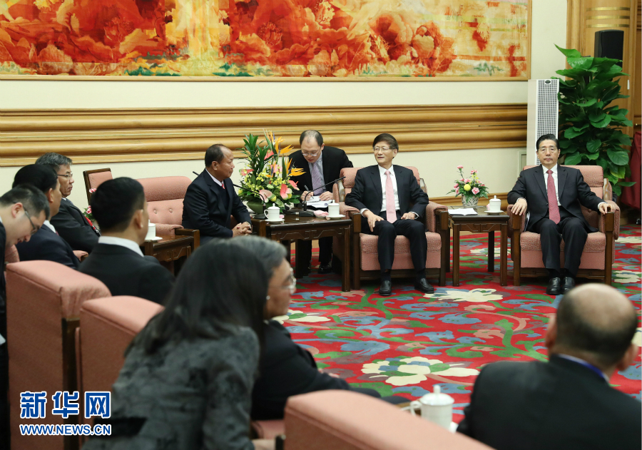 12月27日，中共中央政治局委員、中央政法委書記孟建柱在北京集體會(huì)見出席湄公河流域執(zhí)法安全合作機(jī)制成立五周年部長級(jí)會(huì)議的各國代表團(tuán)團(tuán)長。新華社記者 王曄 攝 