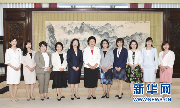 　　7月12日，國務(wù)院副總理劉延?xùn)|在北京會(huì)見以日本自民黨前總務(wù)會(huì)長野田圣子為首的日本執(zhí)政黨女國會(huì)議員代表團(tuán)一行。 新華社記者 高潔 攝