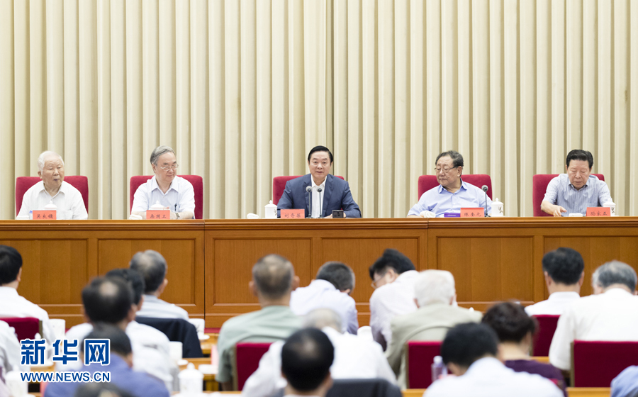 9月8日，中共中央政治局委員、中央書記處書記、中宣部部長劉奇葆在北京出席中國大百科全書第三版總編輯委員會(huì)成立大會(huì)并講話。 新華社記者丁海濤 攝