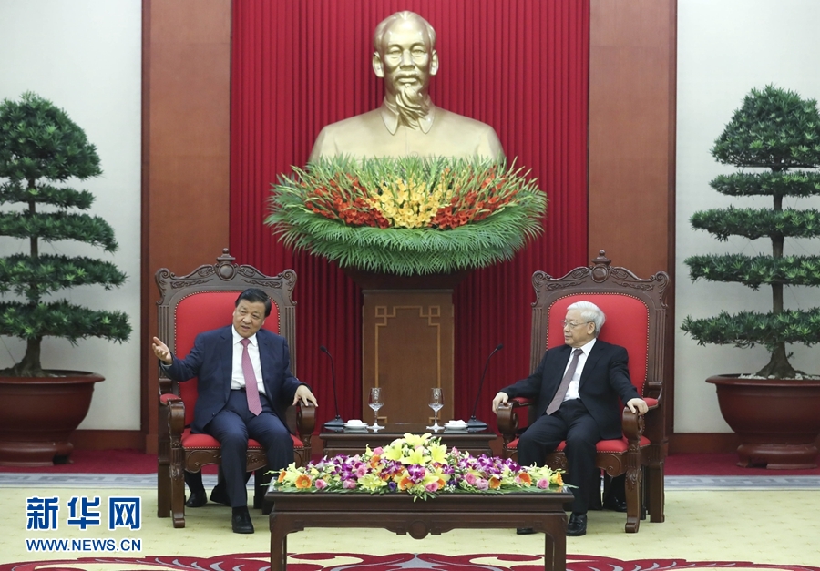 應(yīng)越南共產(chǎn)黨邀請，中共中央政治局常委、中央書記處書記劉云山9月18日至19日對越南進行正式訪問。這是9月18日，劉云山在河內(nèi)會見越共中央總書記阮富仲。 新華社記者 龐興雷 攝