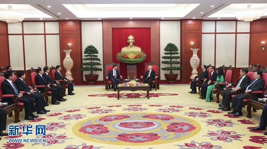 應(yīng)越南共產(chǎn)黨邀請，中共中央政治局常委、中央書記處書記劉云山9月18日至19日對越南進行正式訪問。這是9月18日，劉云山在河內(nèi)會見越共中央總書記阮富仲。 新華社記者 龐興雷 攝