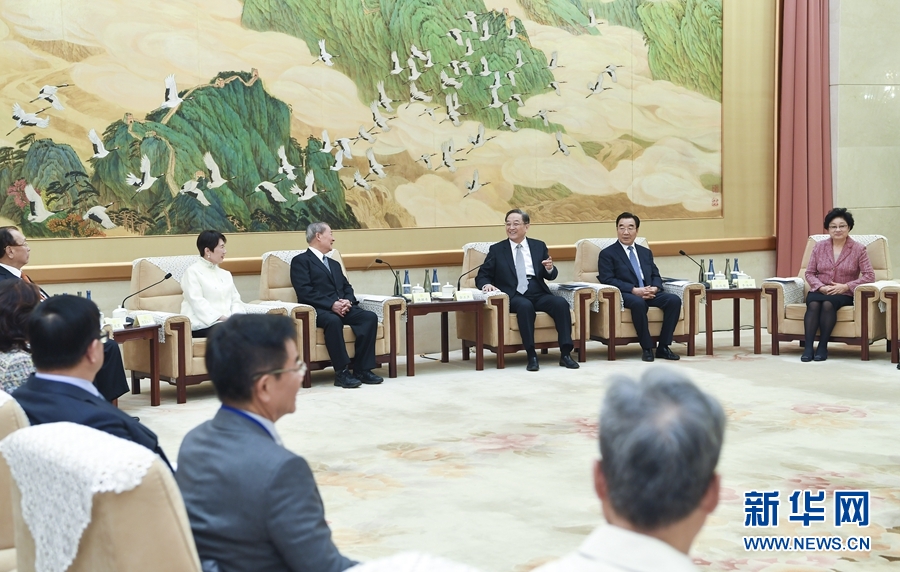 11月7日，全國政協(xié)主席俞正聲在北京會見饒穎奇率領的臺灣民意代表交流參訪團。新華社記者張領攝