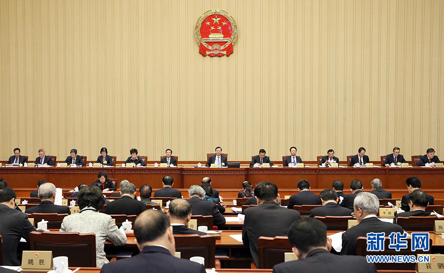 12月23日，十二屆全國(guó)人大常委會(huì)第三十一次會(huì)議在北京人民大會(huì)堂舉行第二次全體會(huì)議。張德江委員長(zhǎng)出席。 新華社記者劉衛(wèi)兵攝
