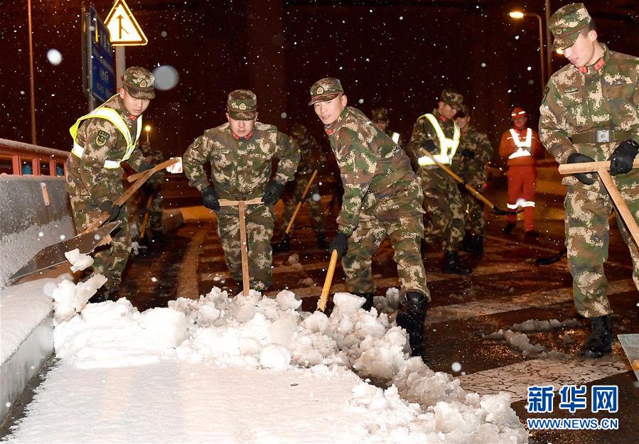 （新華全媒頭條）（1）雨雪冰凍中，他們奮力前行——基層黨員干群抗擊冰雪災(zāi)害紀(jì)實(shí)