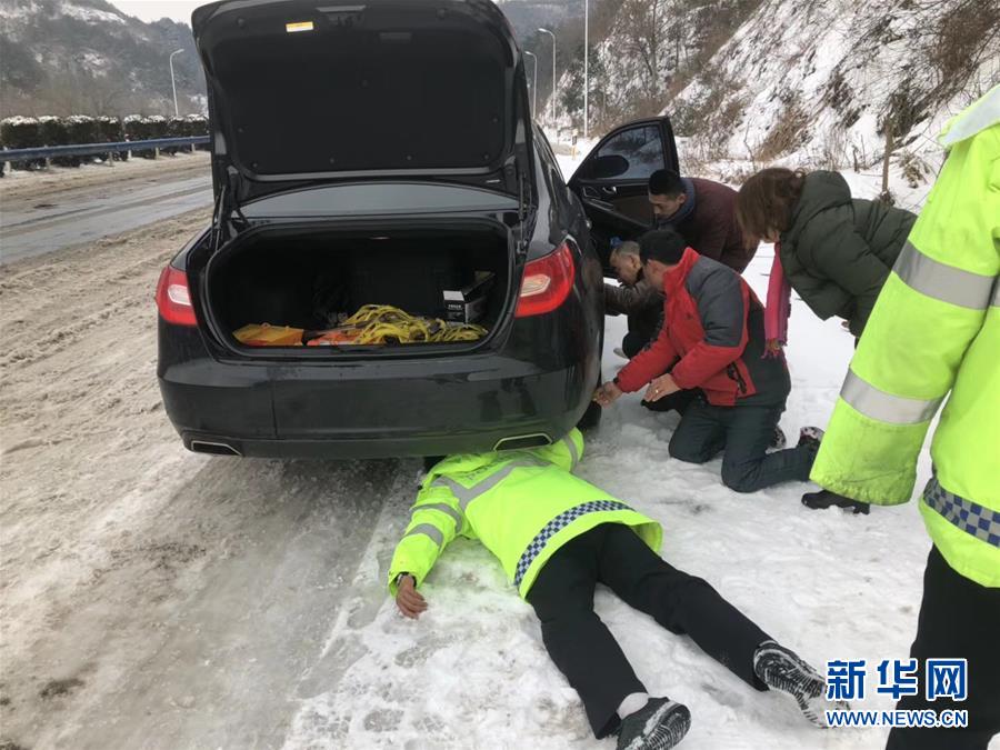 （新華全媒頭條）（4）雨雪冰凍中，他們奮力前行——基層黨員干群抗擊冰雪災(zāi)害紀實