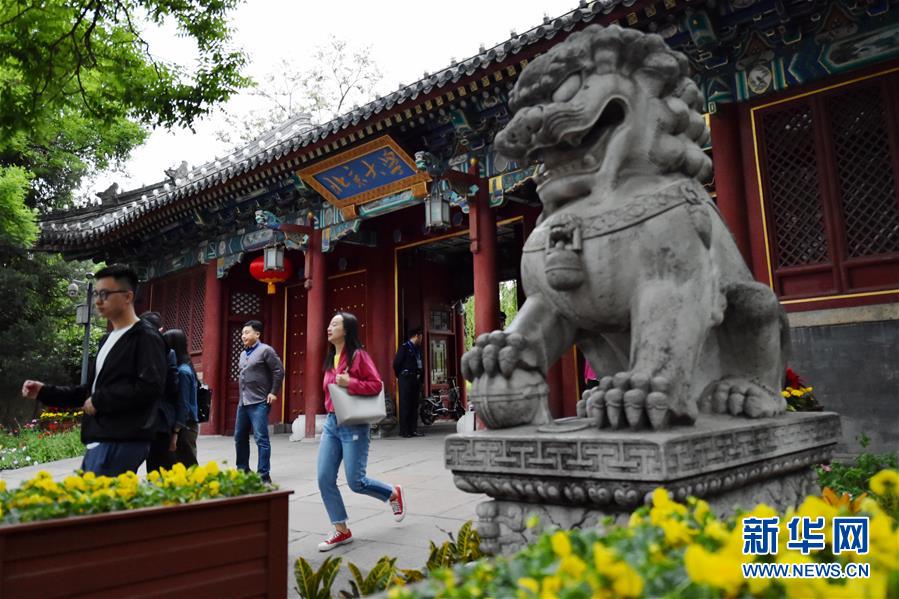 （新華全媒頭條·圖文互動(dòng)）（1）扎根人民、奉獻(xiàn)國家——習(xí)近平總書記的考察在北大師生中引起熱烈反響 