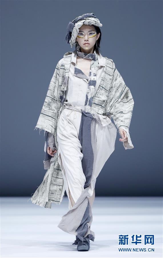 （文化）（4）河北美術(shù)學(xué)院服裝學(xué)院在京舉行時(shí)裝發(fā)布會