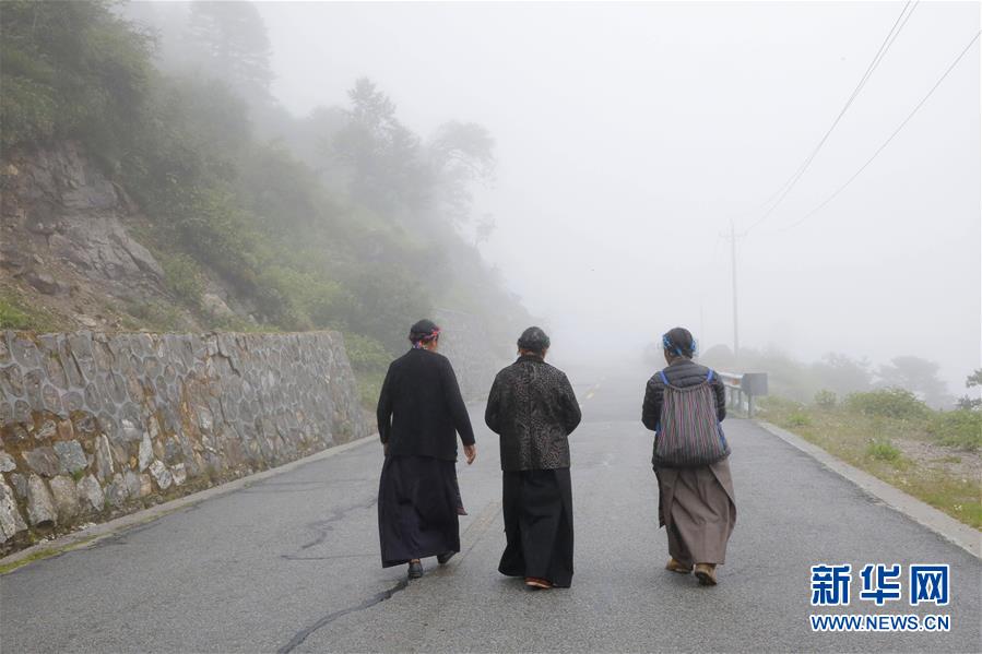 （圖文互動）（10）特寫：“八一”禮物，飛向云端哨所