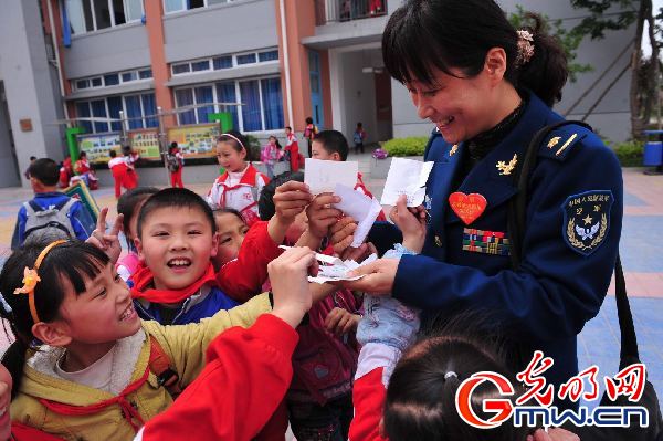 【我和軍隊(duì)的不解之緣】“先是軍人，才是媽媽”