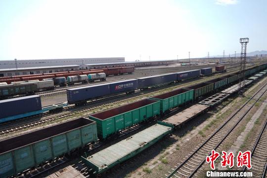 新疆兵團(tuán)阿拉山口鐵路護(hù)路民兵分隊(duì)23年堅守保線路安全