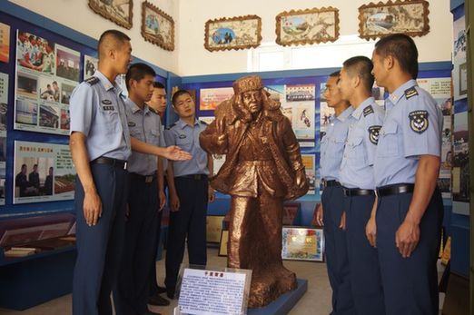 【網(wǎng)絡(luò)媒體國防行】軍中小能手！漠河雷達(dá)站里，別樣軍旅文化生活讓人“驚艷”