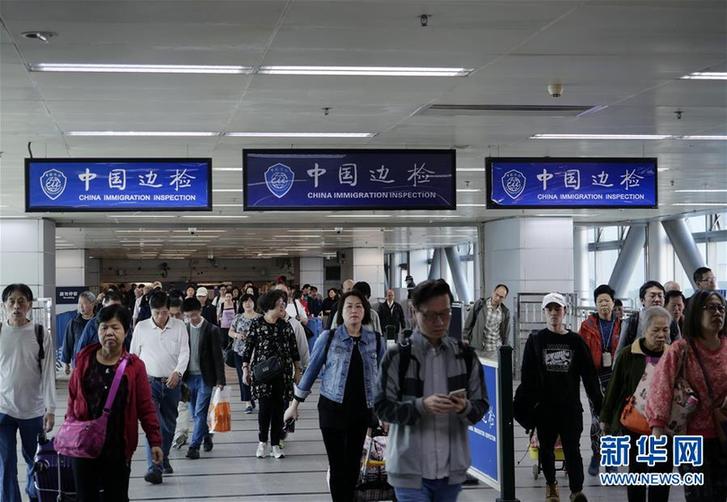 （圖文互動）（4）四十年、一扇窗——兩地值守者眼中的羅湖橋