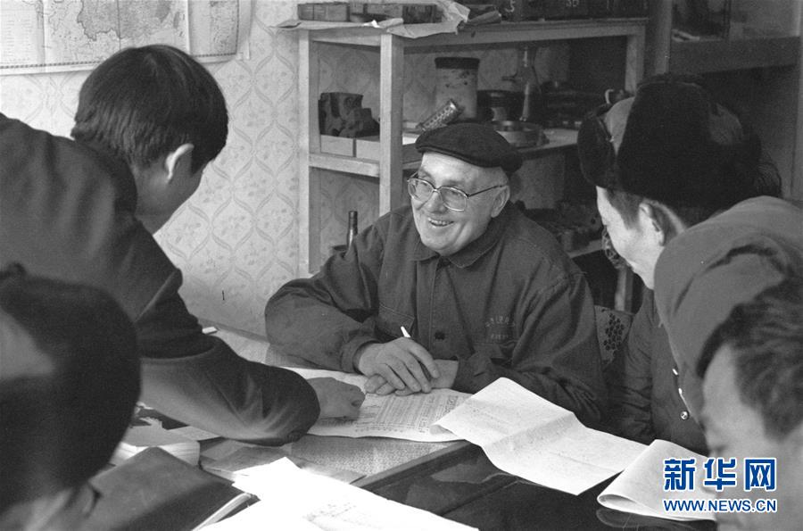（圖文互動）（2）為發(fā)展和進步，與中國攜手同行——中國改革友誼獎章獲得者群像 