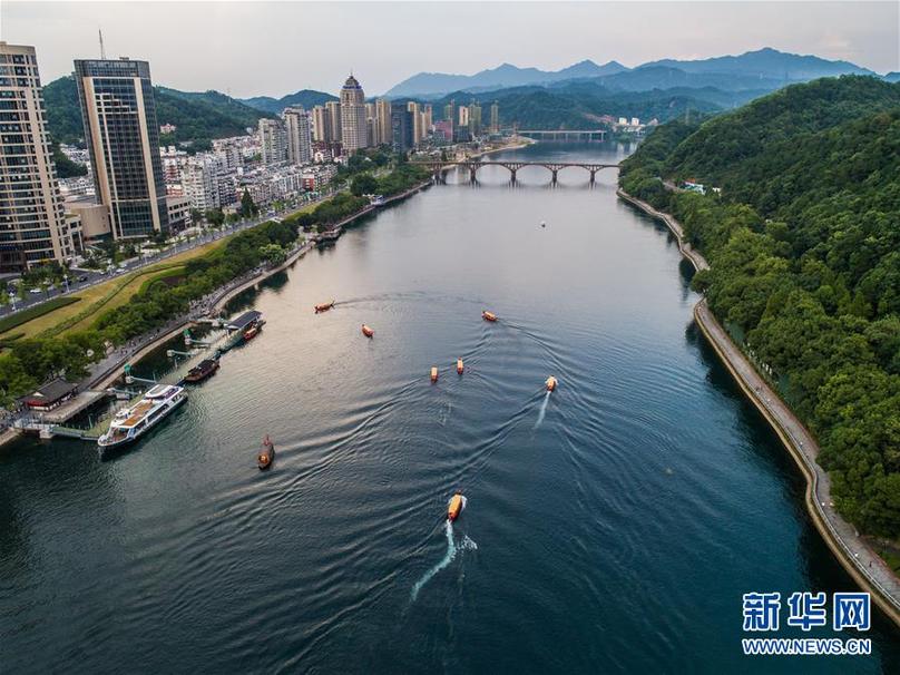 （新華全媒頭條·圖文互動(dòng)）（5）創(chuàng)造新的更大奇跡——黨的十八屆三中全會(huì)召開五周年述評