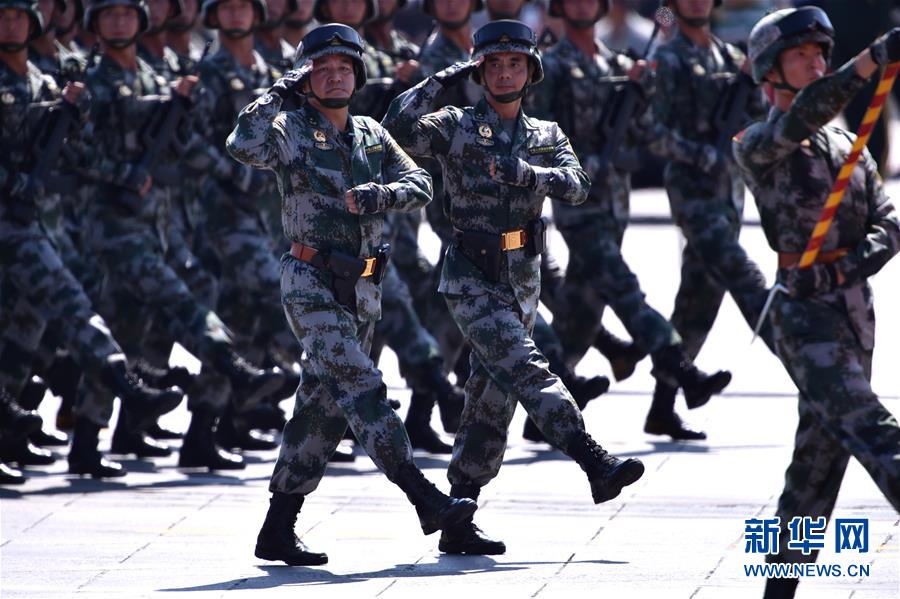 （新華全媒頭條·強軍思想引領新征程·圖文互動）（4）那一刻，我們光榮接受檢閱