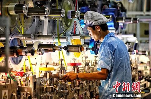 圖為江蘇鹽城一家企業(yè)內(nèi)的生產(chǎn)景象。<a target='_blank' ><p  align=