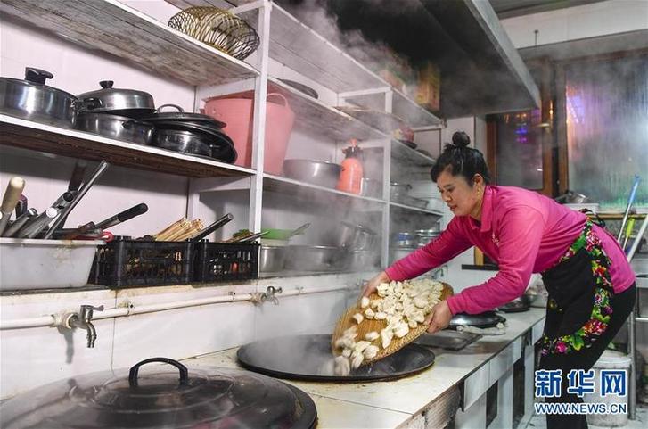 （在習近平新時代中國特色社會主義思想指引下——新時代新作為新篇章·圖文互動）（6）三年，從無名小屯到聲名遠播——這個“雪鄉(xiāng)”是如何做到的？