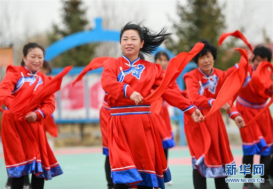 （壯麗70年·奮斗新時代·圖文互動）（1）情同一家，守望相助，共奔小康——內蒙古興安盟巴彥敖包嘎查民族團結見聞