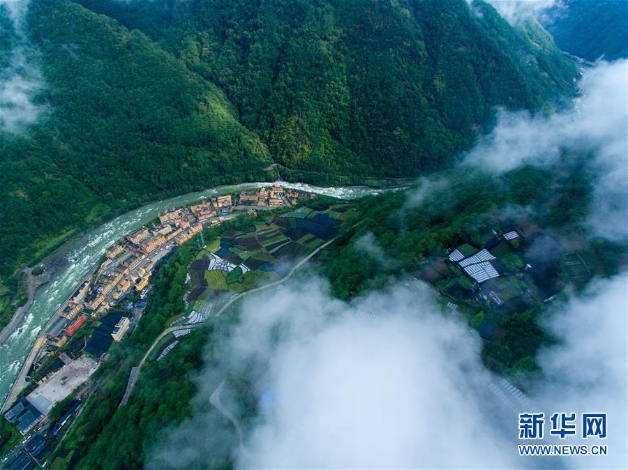 （壯麗70年·奮斗新時代·圖文互動）（1）獨龍江畔，這個民族“一躍千年”