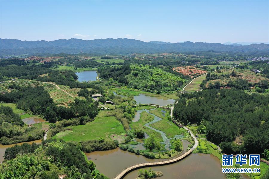 (壯麗70年·奮斗新時代·圖文互動）（2）福建長?。簱Q顏“山光水濁” 永駐綠水青山