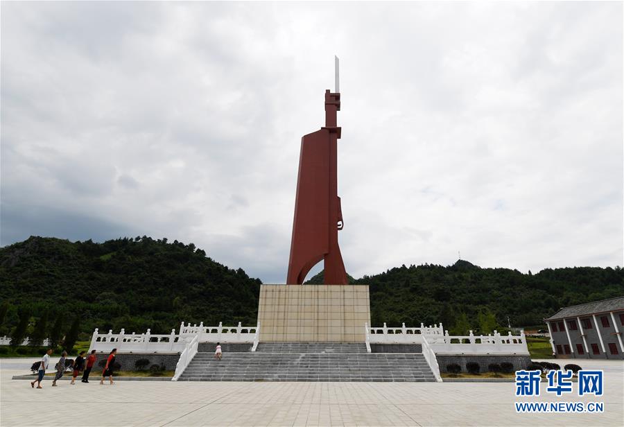 （壯麗70年·奮斗新時(shí)代——記者再走長征路·圖文互動(dòng)）（2）他們，找到了3000多個(gè)紅軍烈士的名字