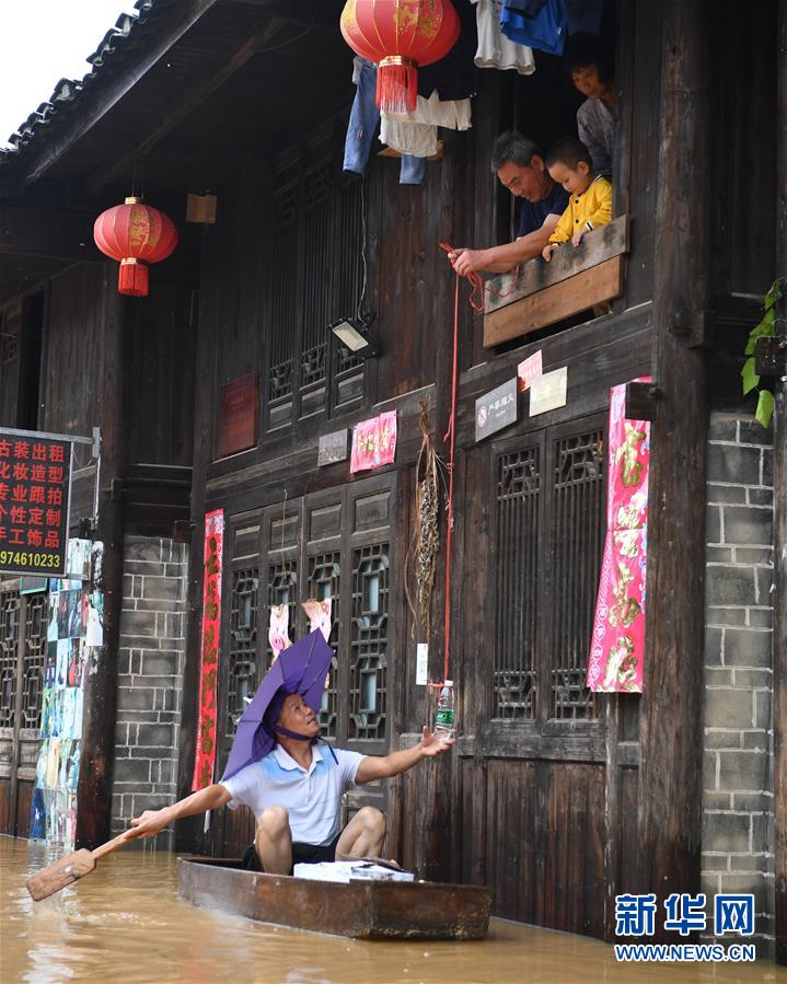 （抗洪搶險·圖文互動）（5）洪水來時，那暖心的民間救援