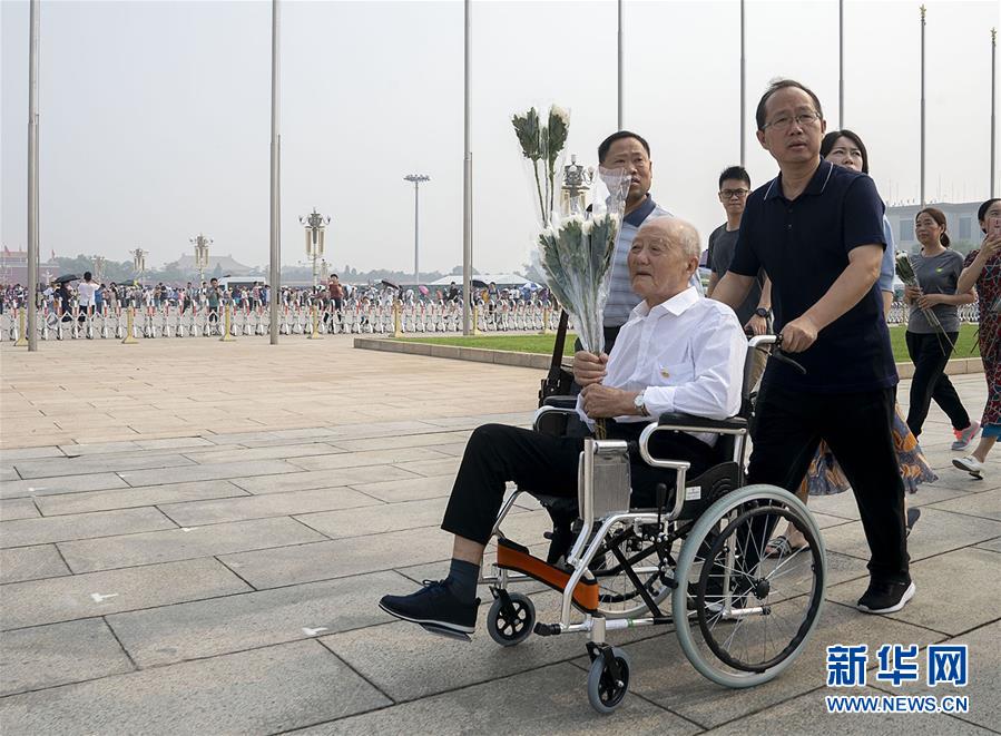 （壯麗70年·奮斗新時(shí)代——共和國(guó)榮光）（2）張富清：緊跟黨走，做黨的好戰(zhàn)士