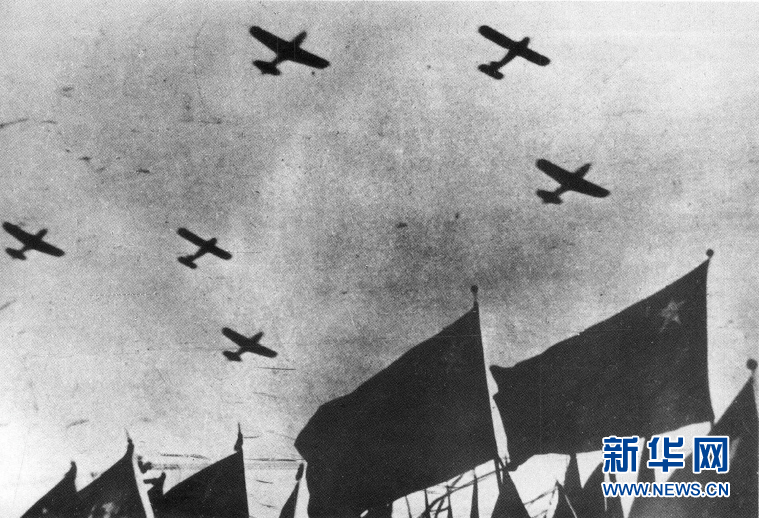 （新華全媒頭條·人民空軍70年·圖文互動(dòng)）（1）陽光照耀奮飛的航程——黨中央、中央軍委和習(xí)主席關(guān)心人民空軍建設(shè)發(fā)展紀(jì)實(shí)