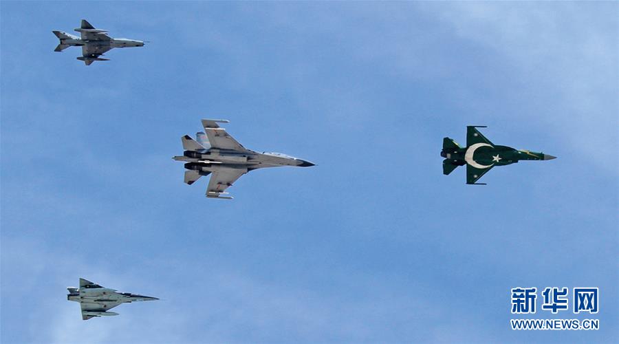 （新華全媒頭條·人民空軍70年·圖文互動(dòng)）（8）陽光照耀奮飛的航程——黨中央、中央軍委和習(xí)主席關(guān)心人民空軍建設(shè)發(fā)展紀(jì)實(shí)