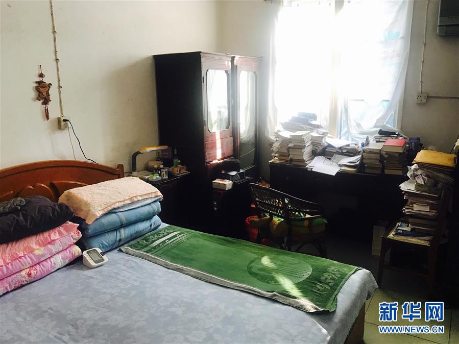 （新華全媒頭條·圖文互動(dòng)）（11）滄海橫流 信仰彌堅(jiān)——記共產(chǎn)黨員、湘潭大學(xué)九旬教授滄南