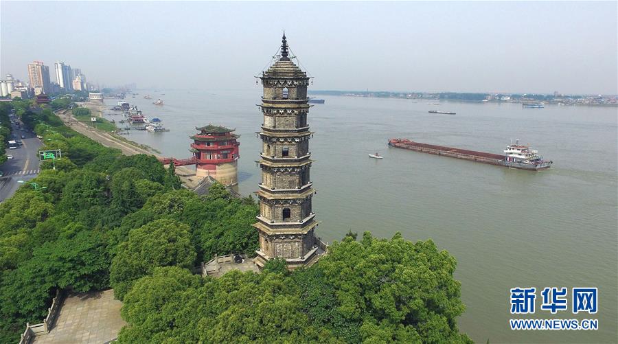 （在習近平新時代中國特色社會主義思想指引下——新時代新作為新篇章·總書記關切高質(zhì)量發(fā)展·圖文互動）（3）在藍天白云下——污染防治攻堅戰(zhàn)持續(xù)推進