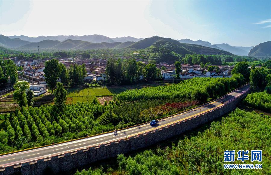 （新華全媒頭條·圖文互動(dòng)）（6）上下同心再出發(fā)——習(xí)近平總書記同出席2019年全國(guó)兩會(huì)人大代表、政協(xié)委員共商國(guó)是紀(jì)實(shí)