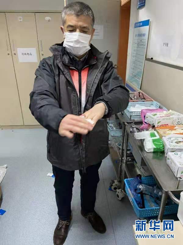 （新華全媒頭條·圖文互動）（3）戰(zhàn)紅區(qū)！——發(fā)生在武漢抗疫隔離病房內的故事