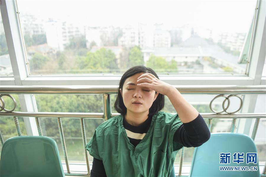 （一線抗疫群英譜·圖文互動）（8）“我已躬身入局，勢要共渡難關(guān)!”——戰(zhàn)“疫”一線醫(yī)生黃霞