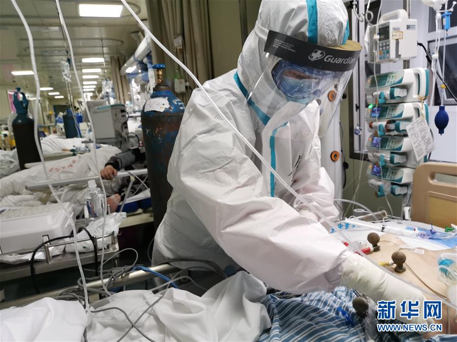（一線抗疫群英譜·圖文互動）（1）生命之光，溫暖“無面之交”——記抗疫一線重癥監(jiān)護室90后護士金鈺 