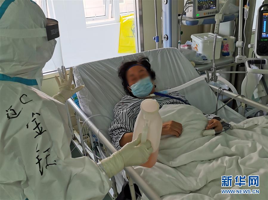 （一線抗疫群英譜·圖文互動）（5）生命之光，溫暖“無面之交”——記抗疫一線重癥監(jiān)護室90后護士金鈺 