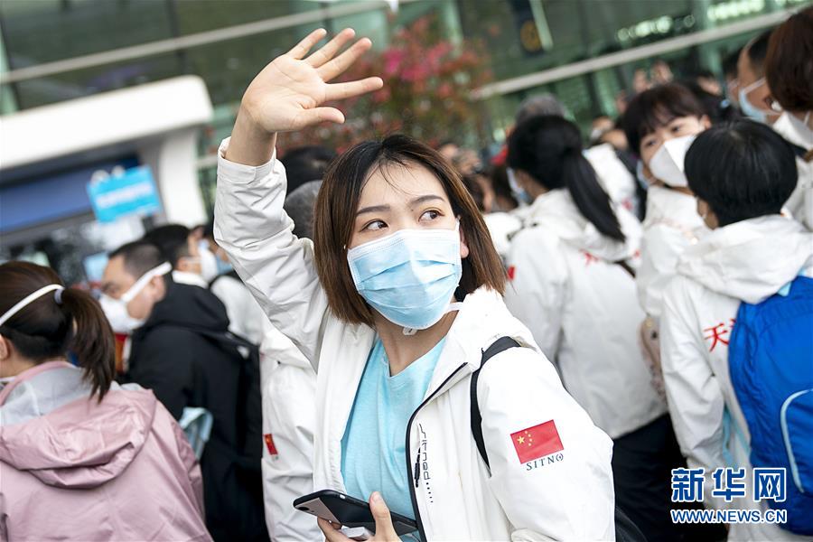 （新華全媒頭條·圖文互動(dòng)）（4）最美逆行者，武漢永遠(yuǎn)記得你！——首批援鄂醫(yī)療隊(duì)返程紀(jì)實(shí)