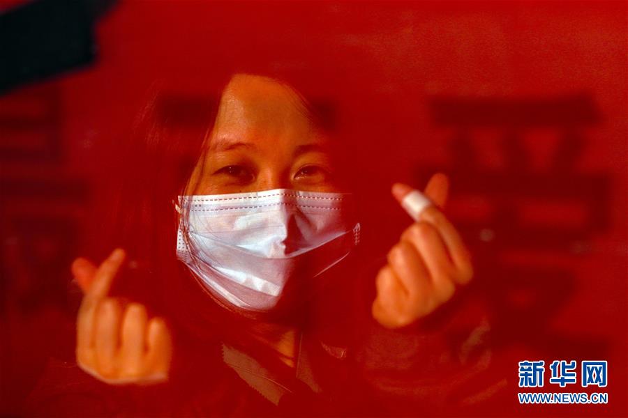 （新華全媒頭條·圖文互動(dòng)）（5）最美逆行者，武漢永遠(yuǎn)記得你！——首批援鄂醫(yī)療隊(duì)返程紀(jì)實(shí)