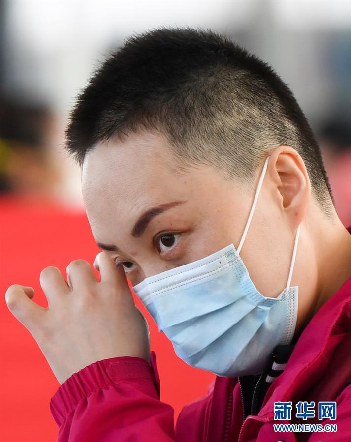 （新華全媒頭條·圖文互動(dòng)）（11）最美逆行者，武漢永遠(yuǎn)記得你！——首批援鄂醫(yī)療隊(duì)返程紀(jì)實(shí)