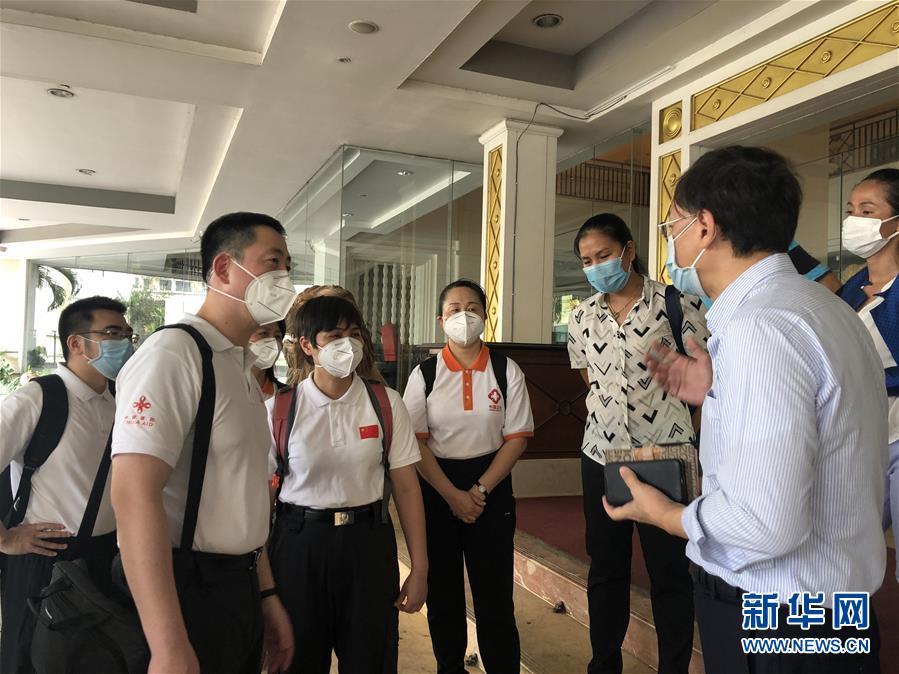 （國際疫情·圖文互動）（6）“工作忙碌又細致，經(jīng)驗豐富又專業(yè)”——一名柬埔寨青年眼中的中國援柬抗疫醫(yī)療專家組